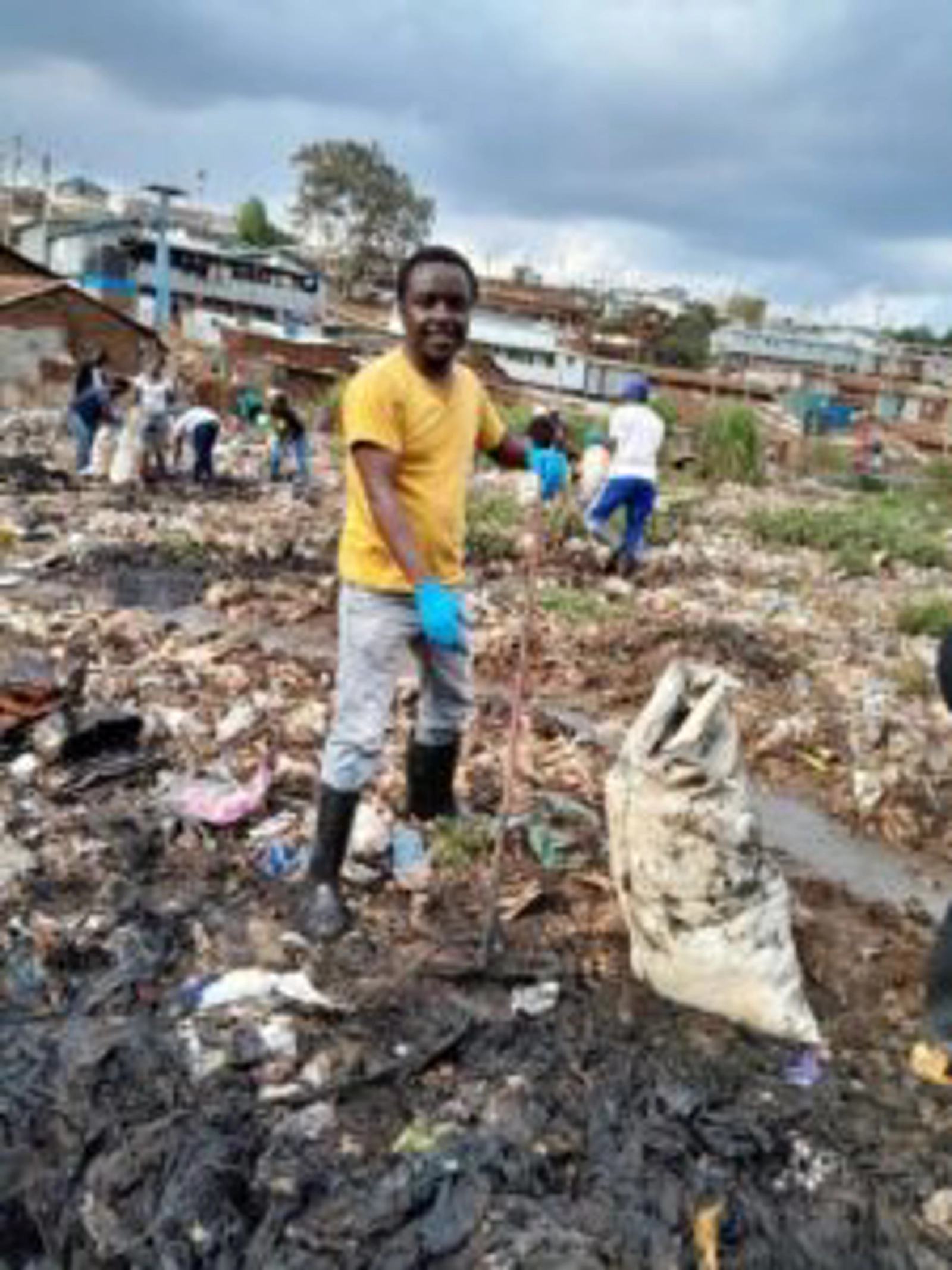 James’ first experience of DARAJA was when Kounkuey Design Initiative (KDI) Kenya, a local community organization, asked him, as he was a community leader in Laini Saba to become involved on a voluntary basis with the weather and climate service that was to be introduced in 2018, called DARAJA. Each leader in turn brought five people behind them, as any weather and climate advice and information would then be shared with their wider community.