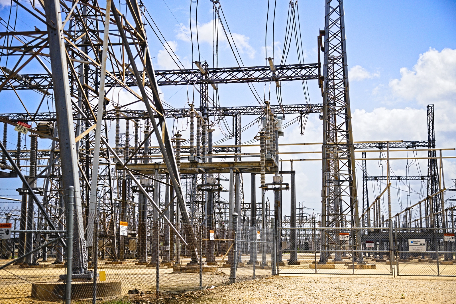| Image: A Houston-area power substation during summer.