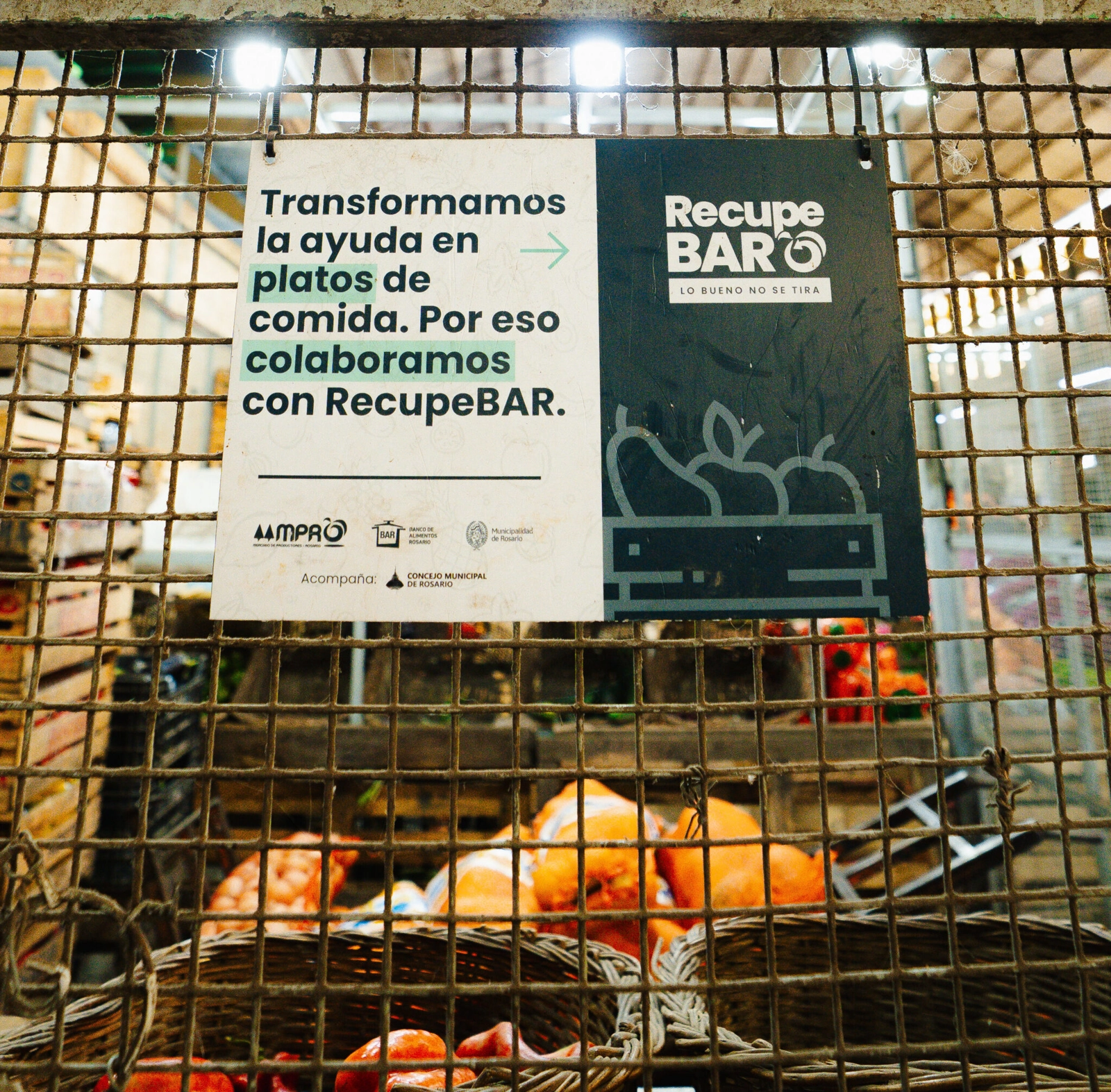 Image: "We turn help into plates of food. That's why we support RecuperBAR." RecuperBAR, the market recovery program at Banco de Alimentos Rosario, in Argentina, encourages vendors to donate unsellable produce instead of throwing it away.